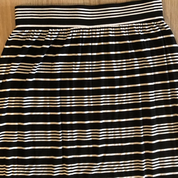 Loft Petites Maxi Skirt Black And White Striped  Size SP - Picture 4 of 15